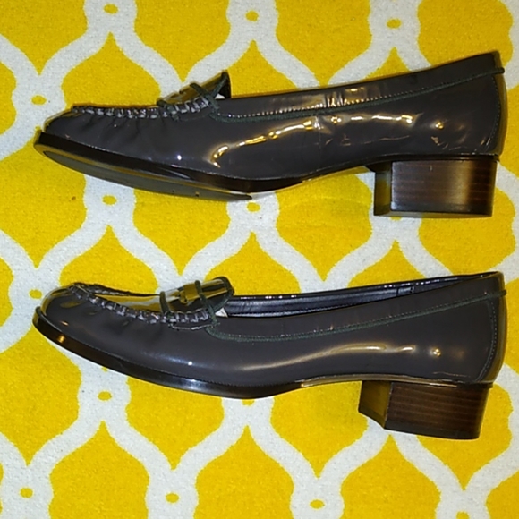 Ralph Lauren  Sz. 9.5B  (Narrow) Shoes Gray  Like New - Picture 3 of 8